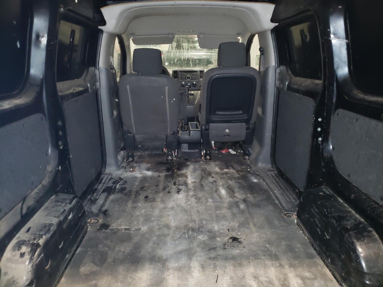 2013 Nissan NV - Image 10