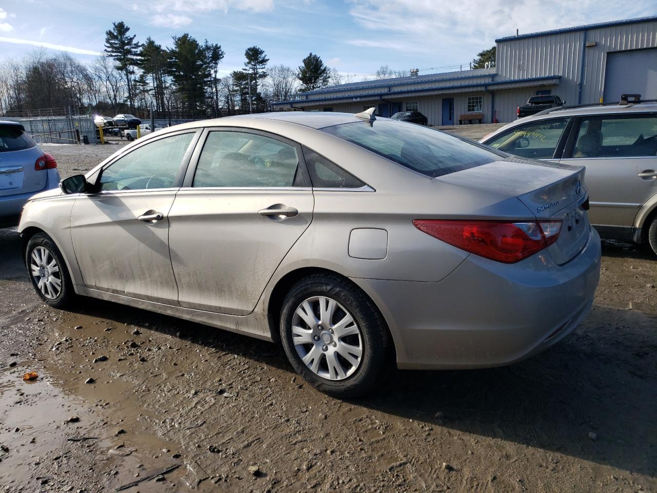 2011 Hyundai Sonata - Image 2