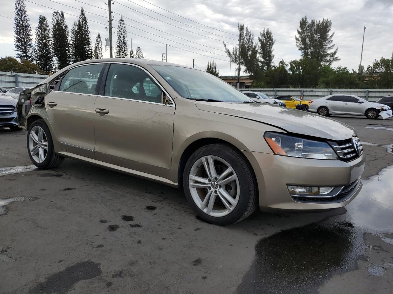 2015 Volkswagen Passat - Image 4