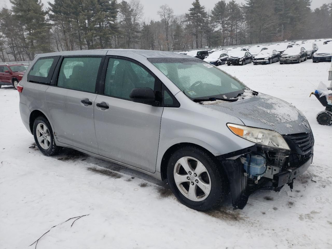 2015 Toyota Sienna - Image 4