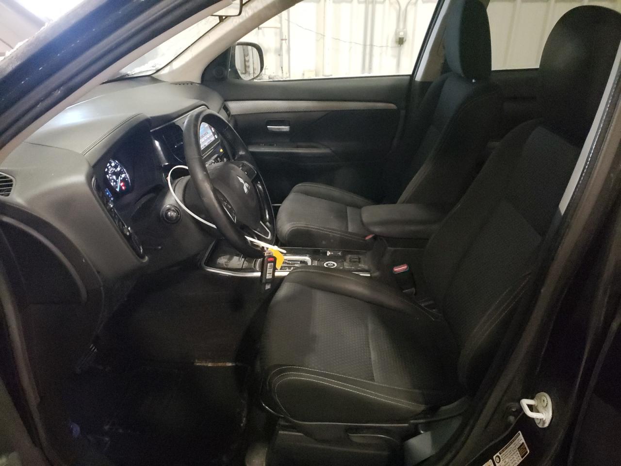 2017 Mitsubishi Outlander - Image 7