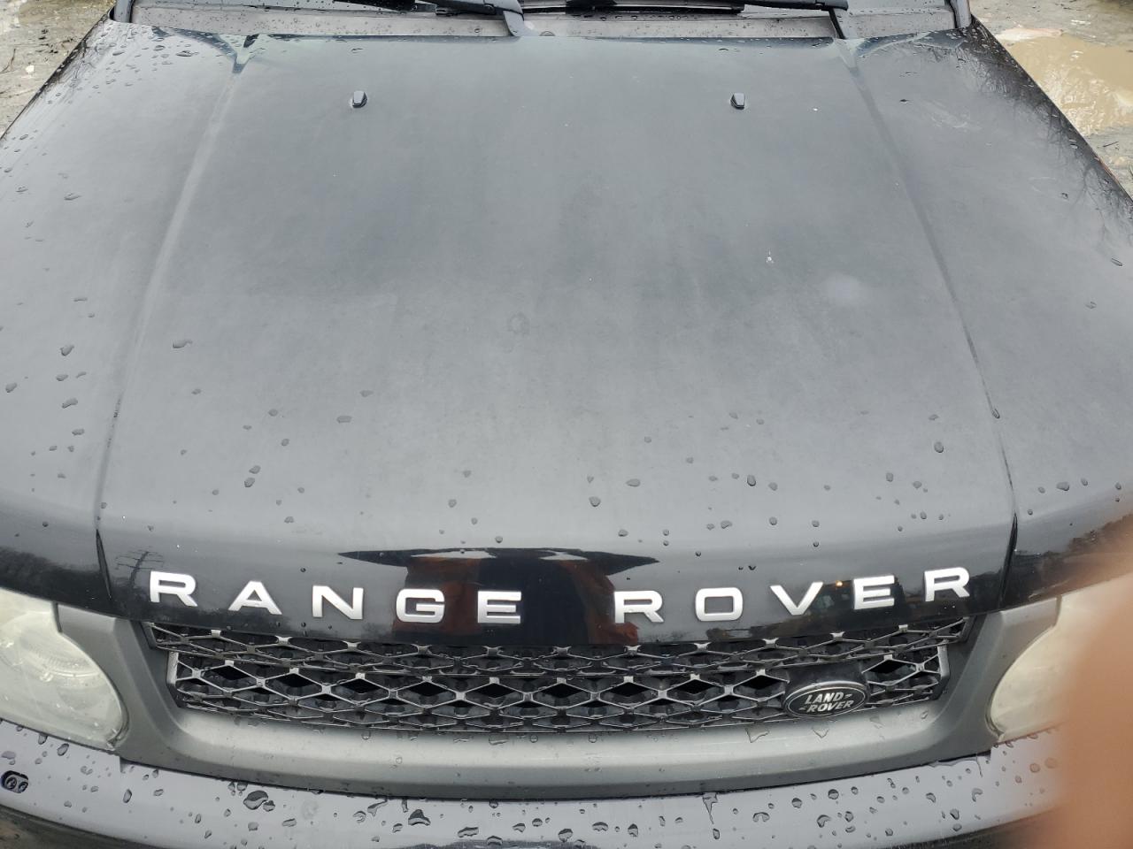 2010 Land Rover Range Rover - Image 12