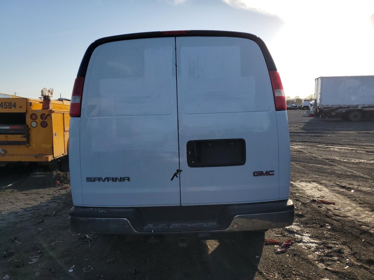 2017 GMC Savana - Image 6