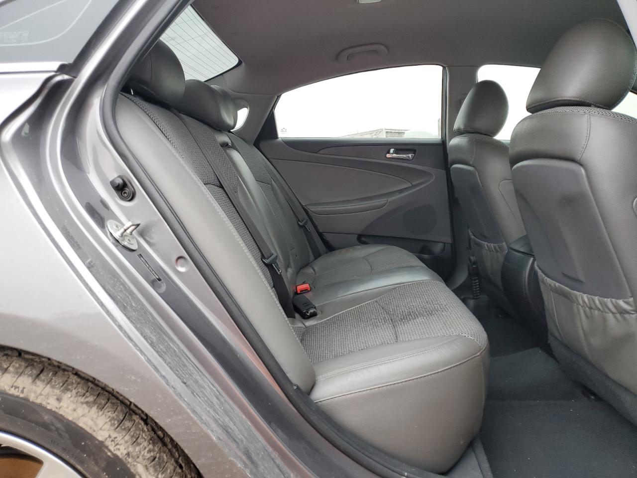 2012 Hyundai Sonata - Image 11