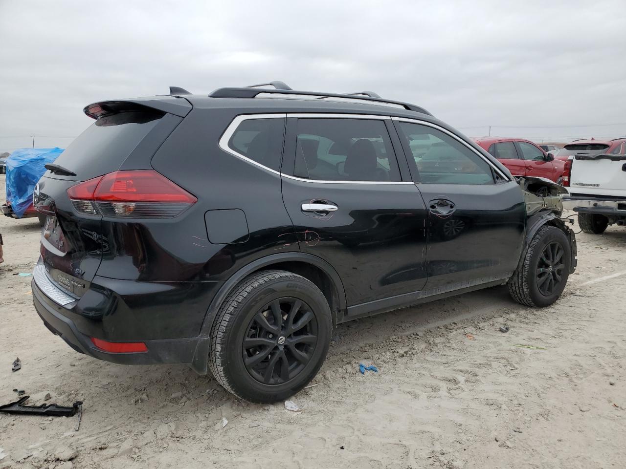 2018 Nissan Rogue - Image 3
