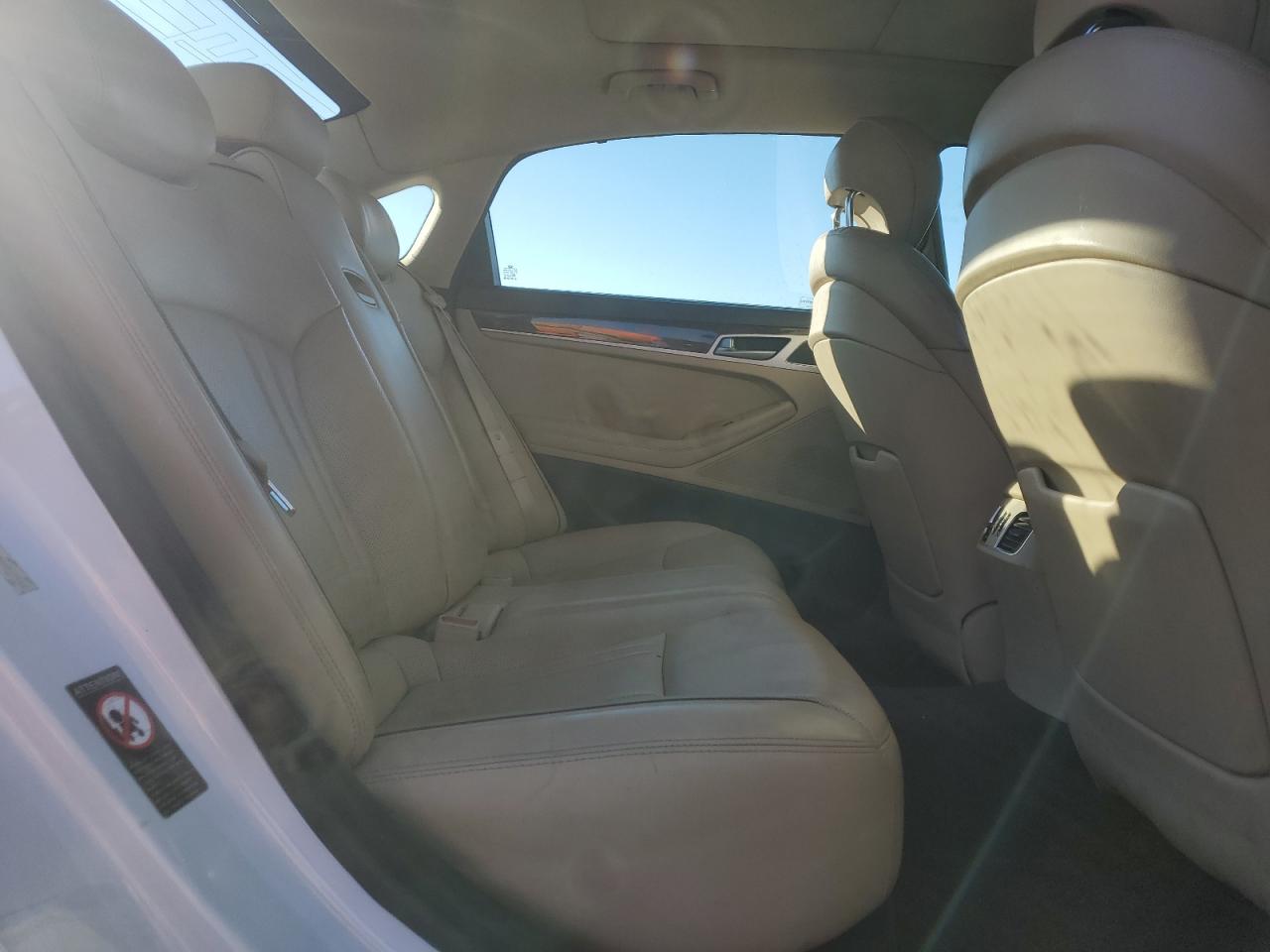 2015 Hyundai Genesis - Image 10
