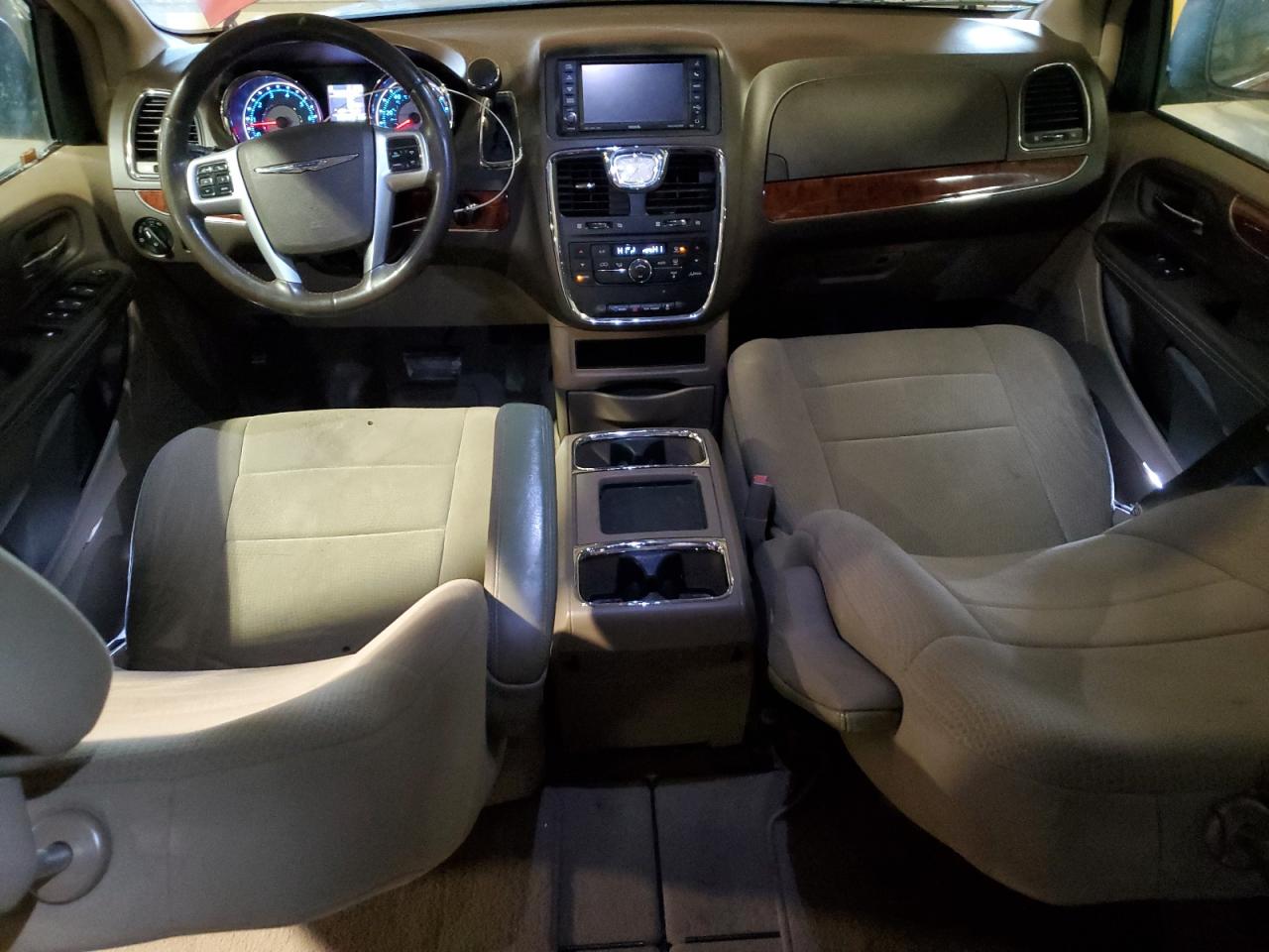 2012 Chrysler Town & Country - Image 8