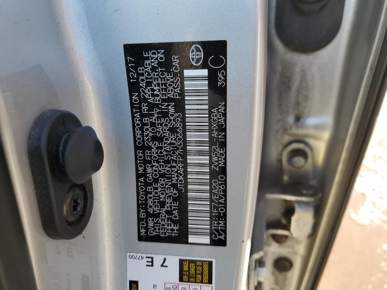 2017 Toyota Prius - Image 12
