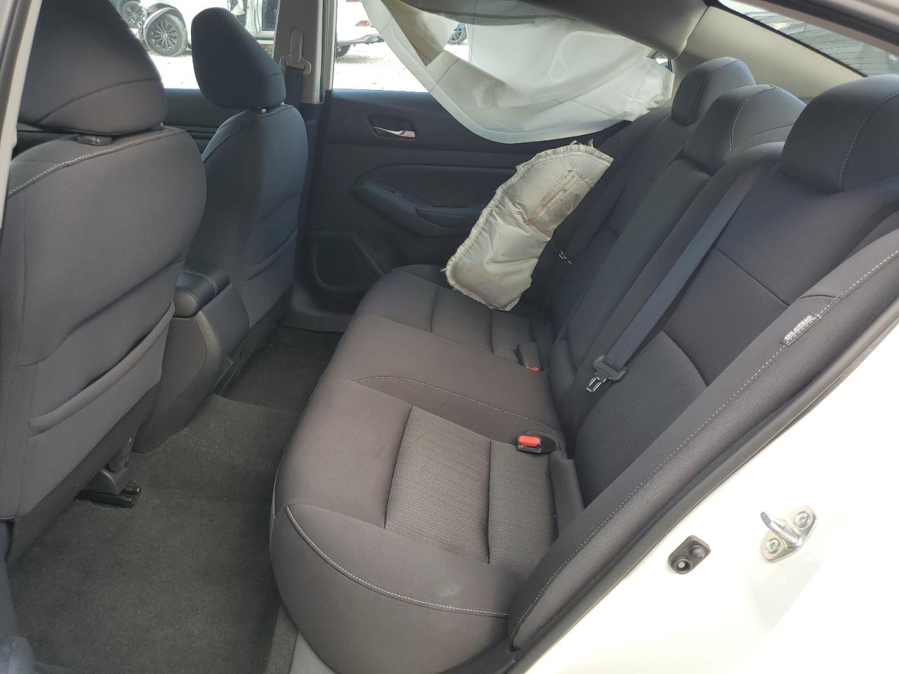 2019 Nissan Altima - Image 11