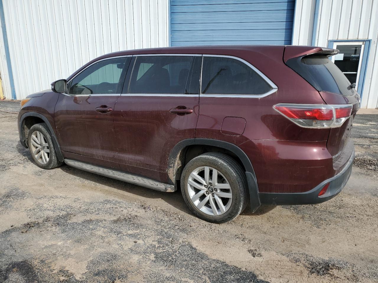 2016 Toyota Highlander - Image 2