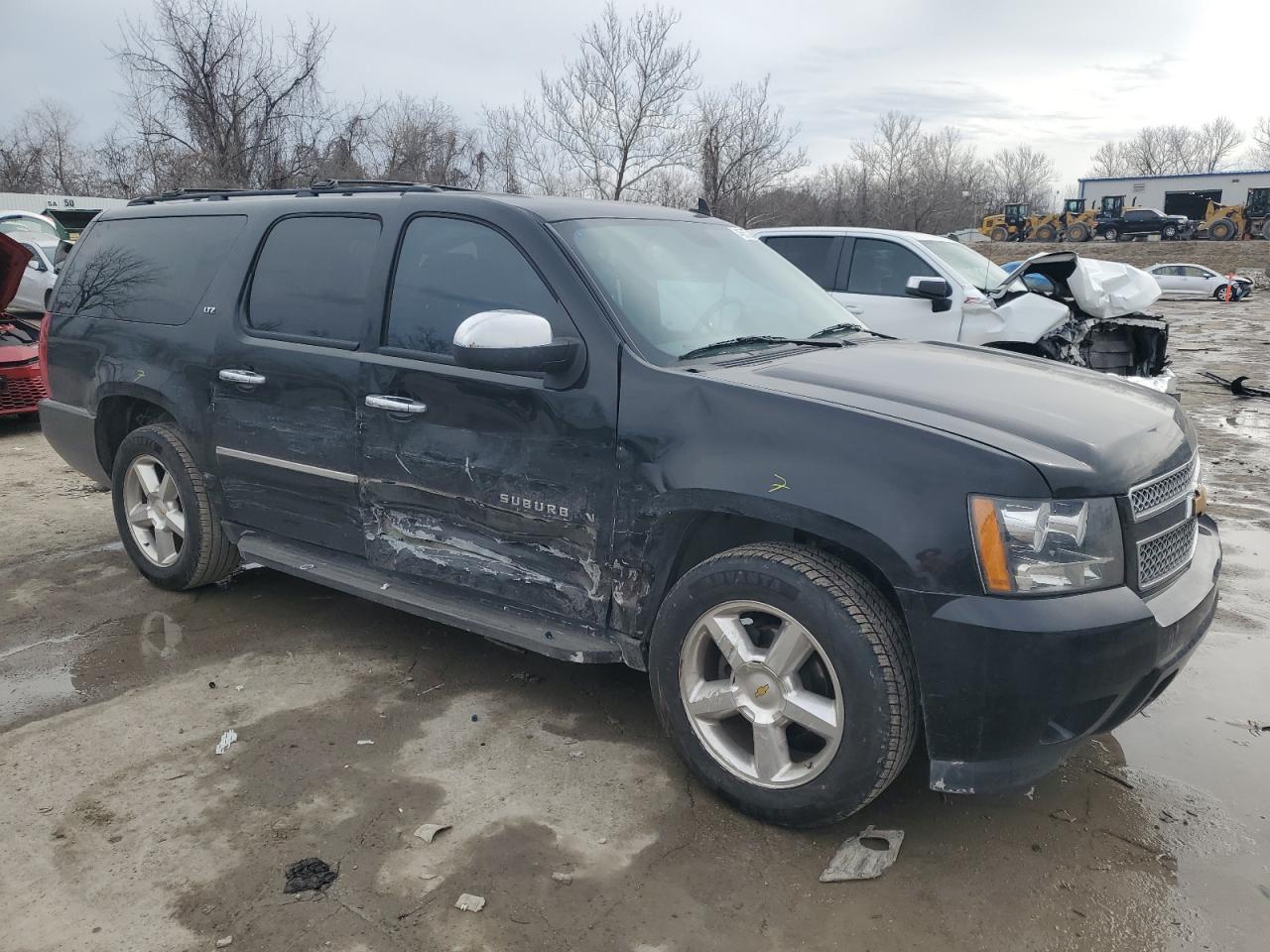 2013 Chevrolet Suburban - Image 4