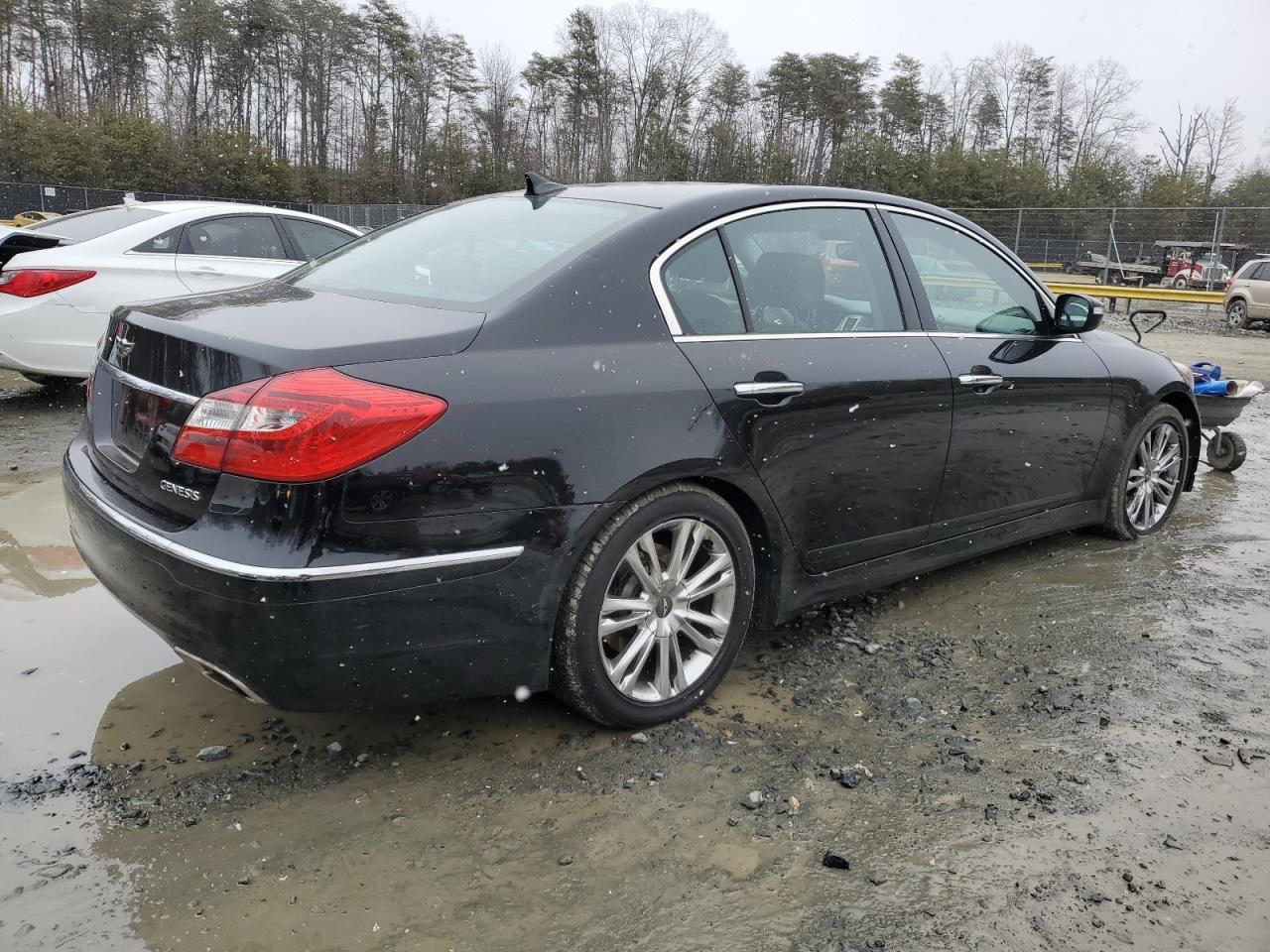 2014 Hyundai Genesis - Image 3
