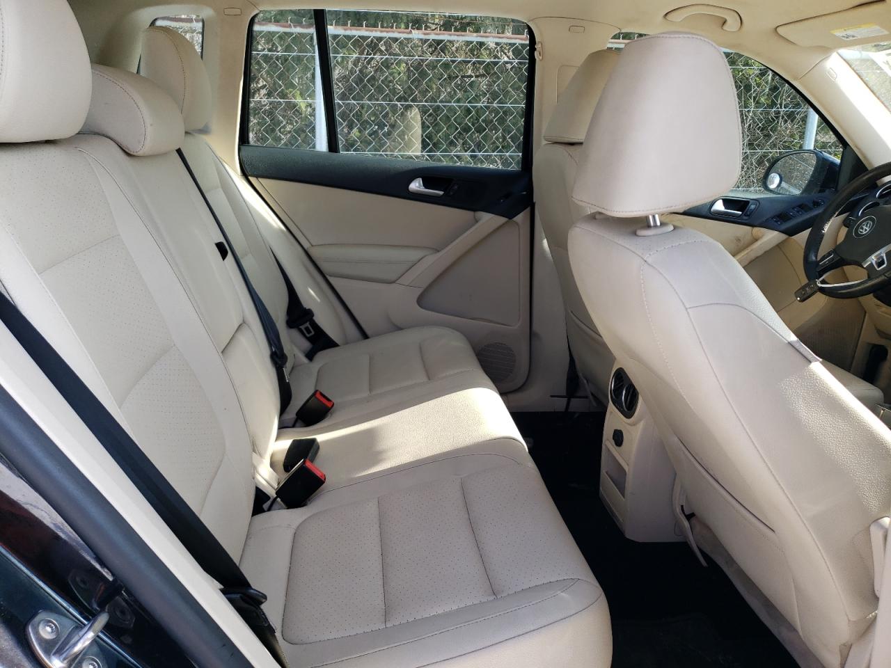 2016 Volkswagen Tiguan - Image 11