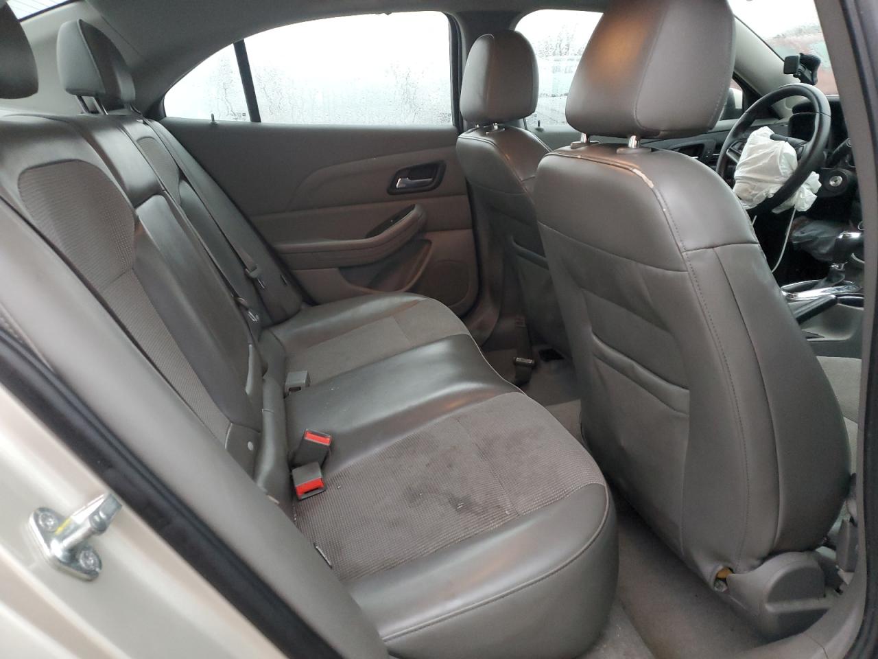 2016 Chevrolet Malibu - Image 10