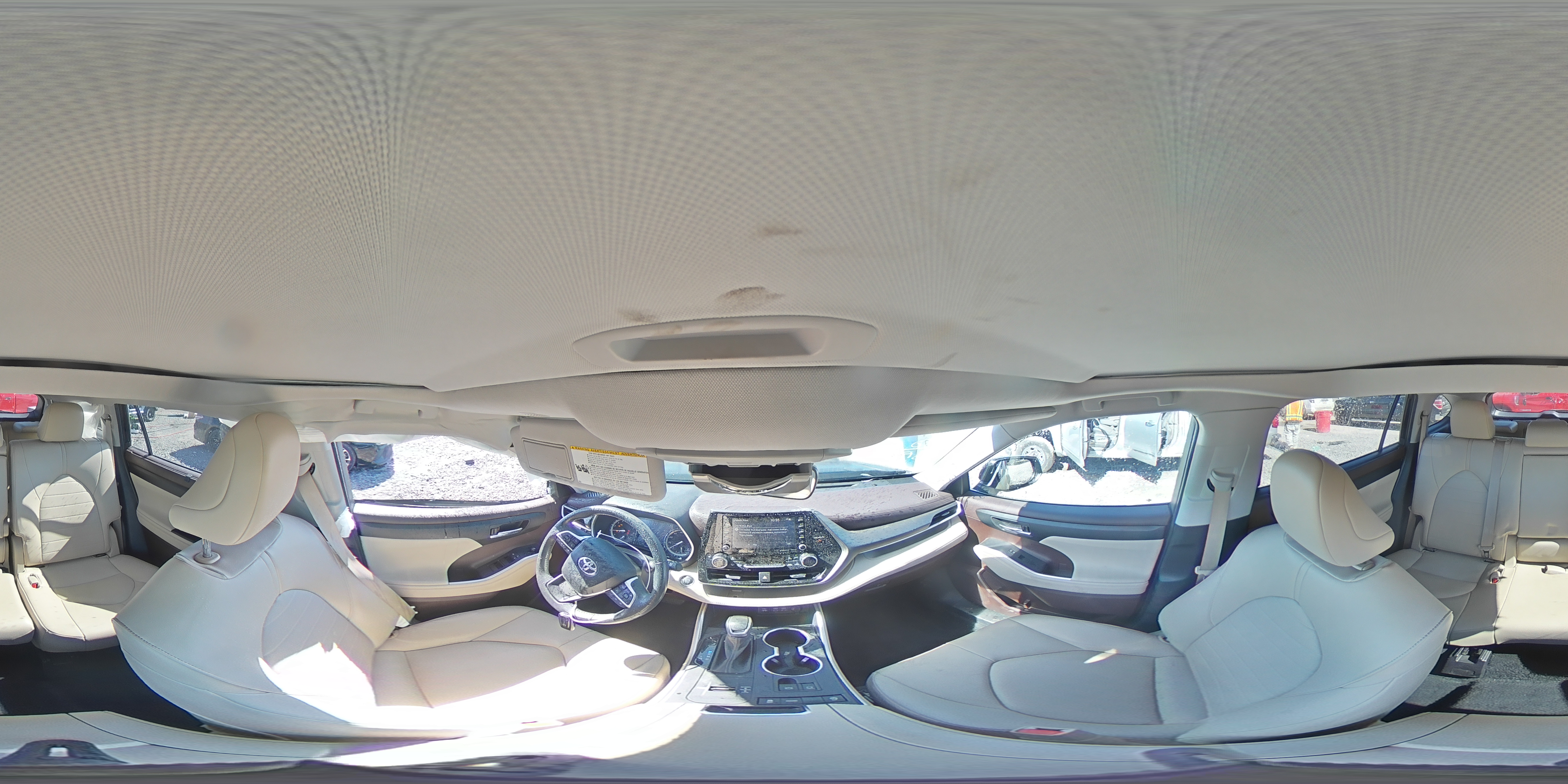 2022 Toyota Highlander - Image 15