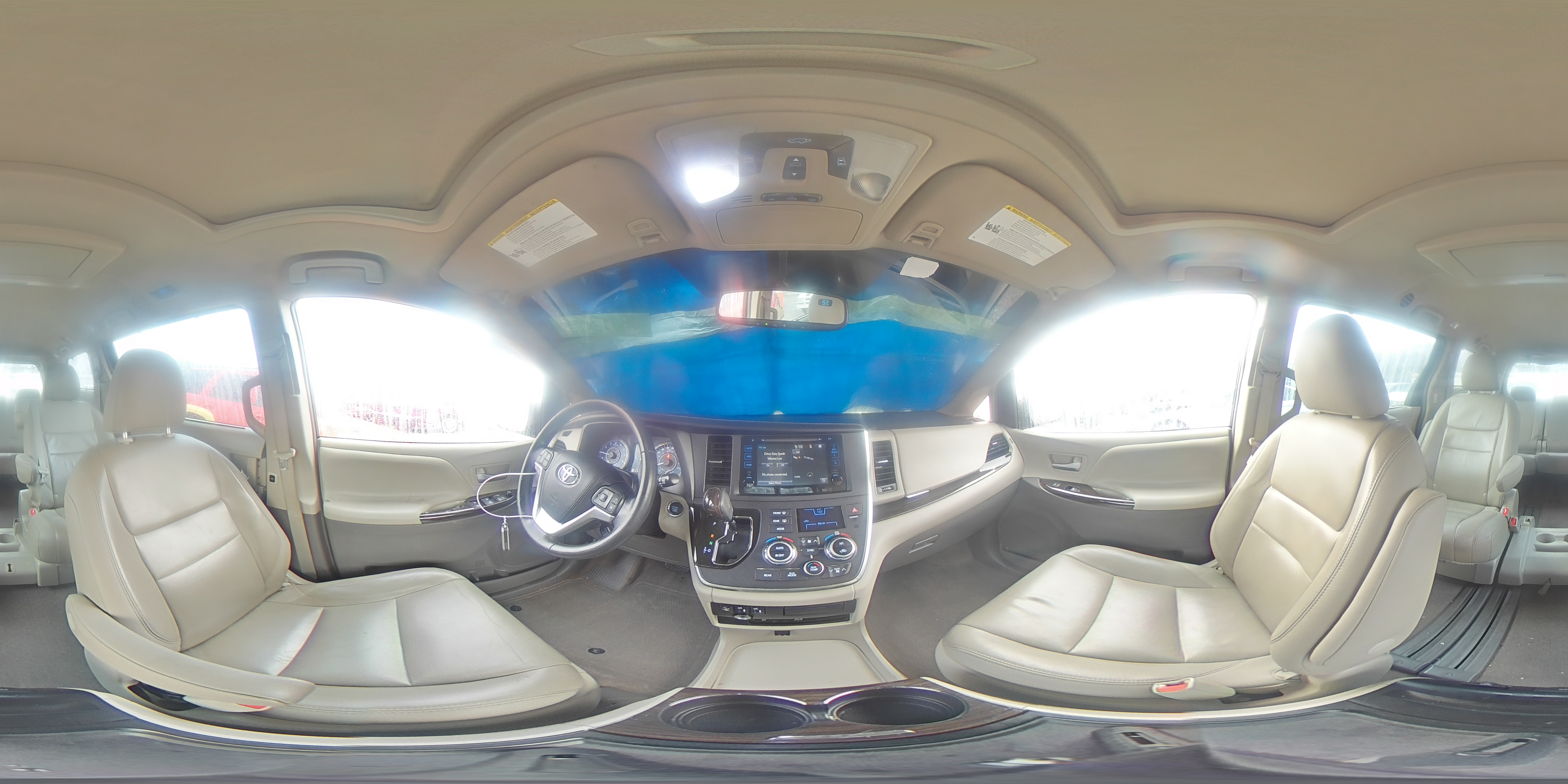 2015 Toyota Sienna - Image 16