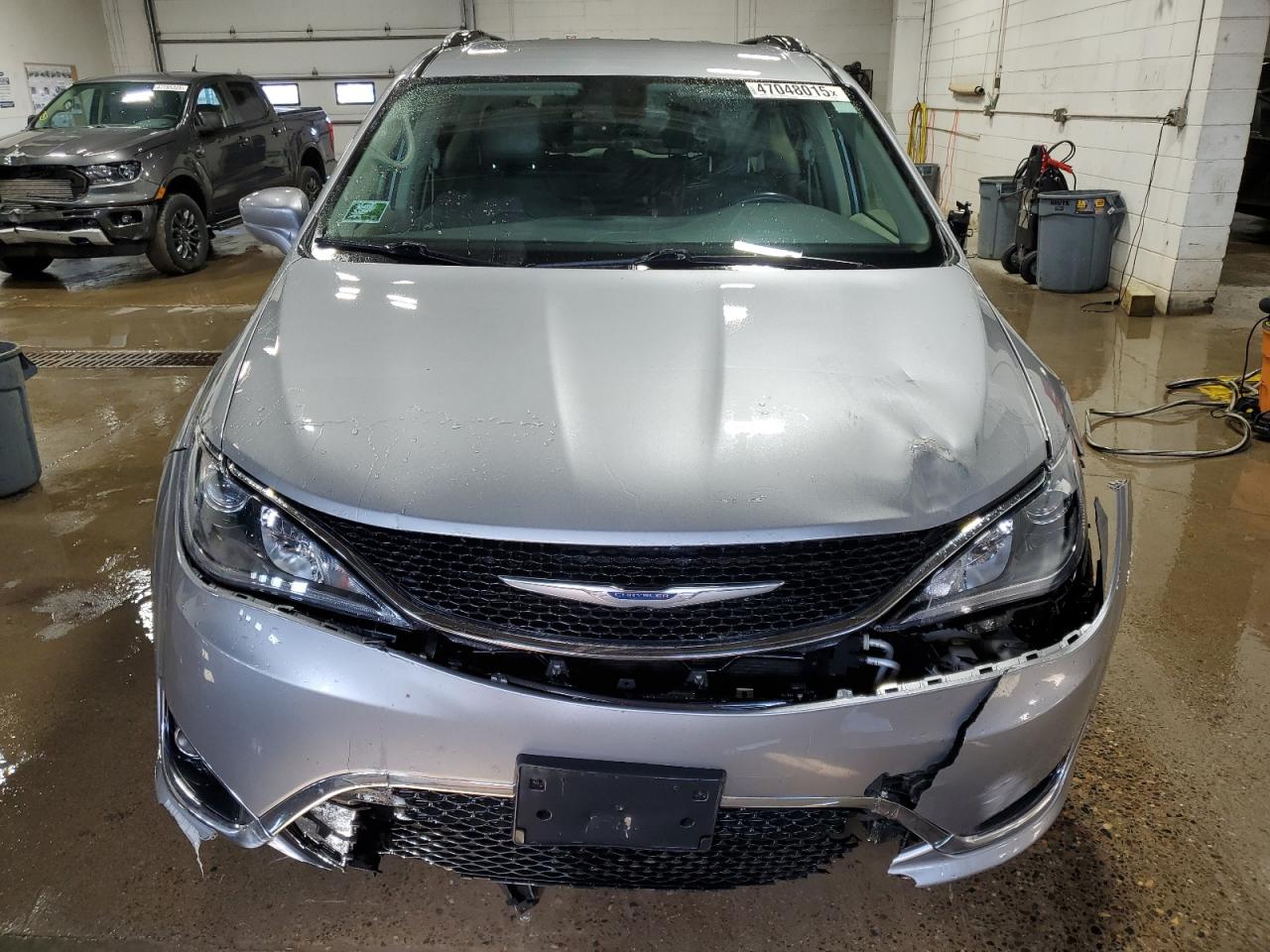2017 Chrysler Pacifica - Image 5