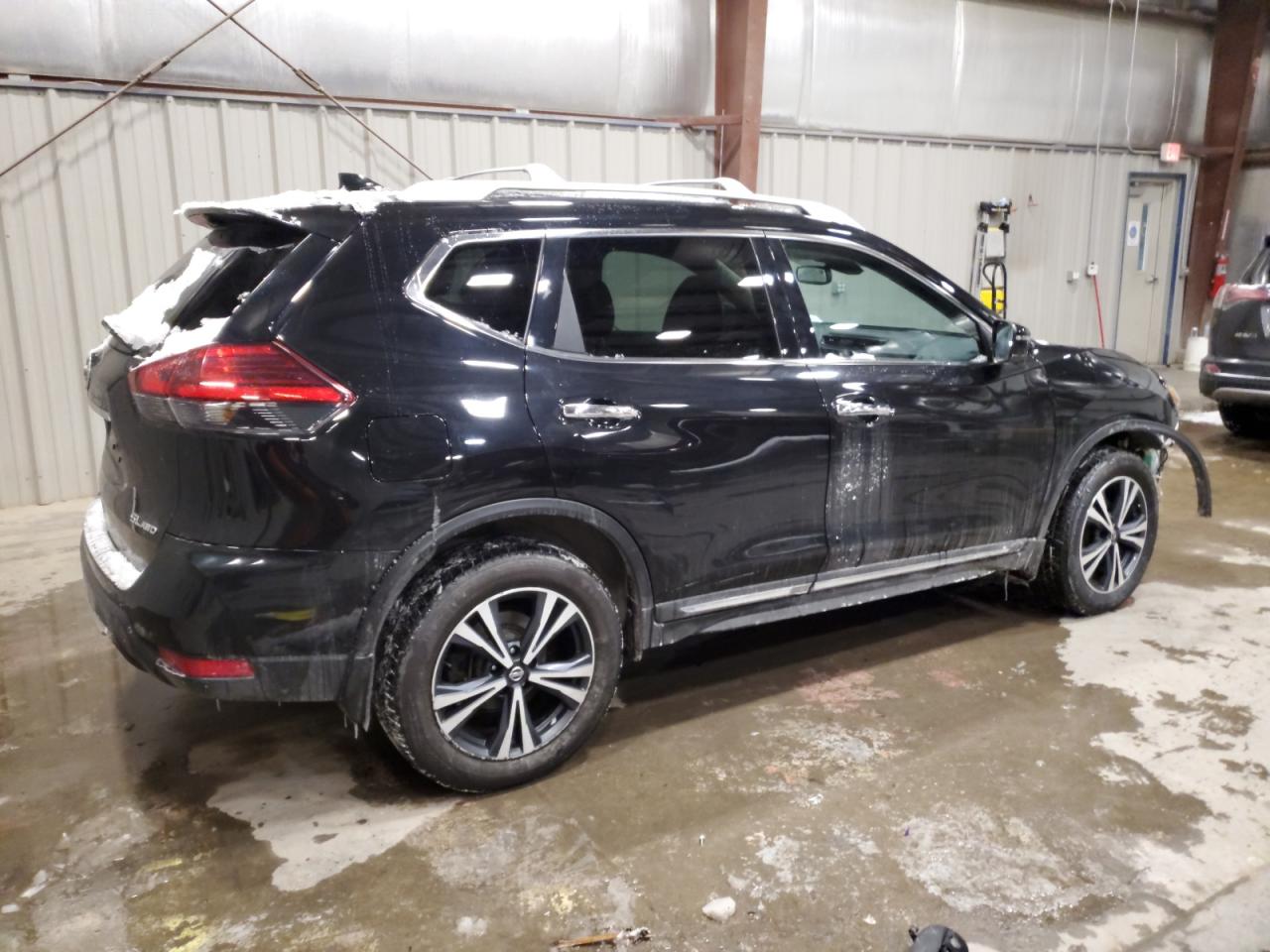 2017 Nissan Rogue - Image 3