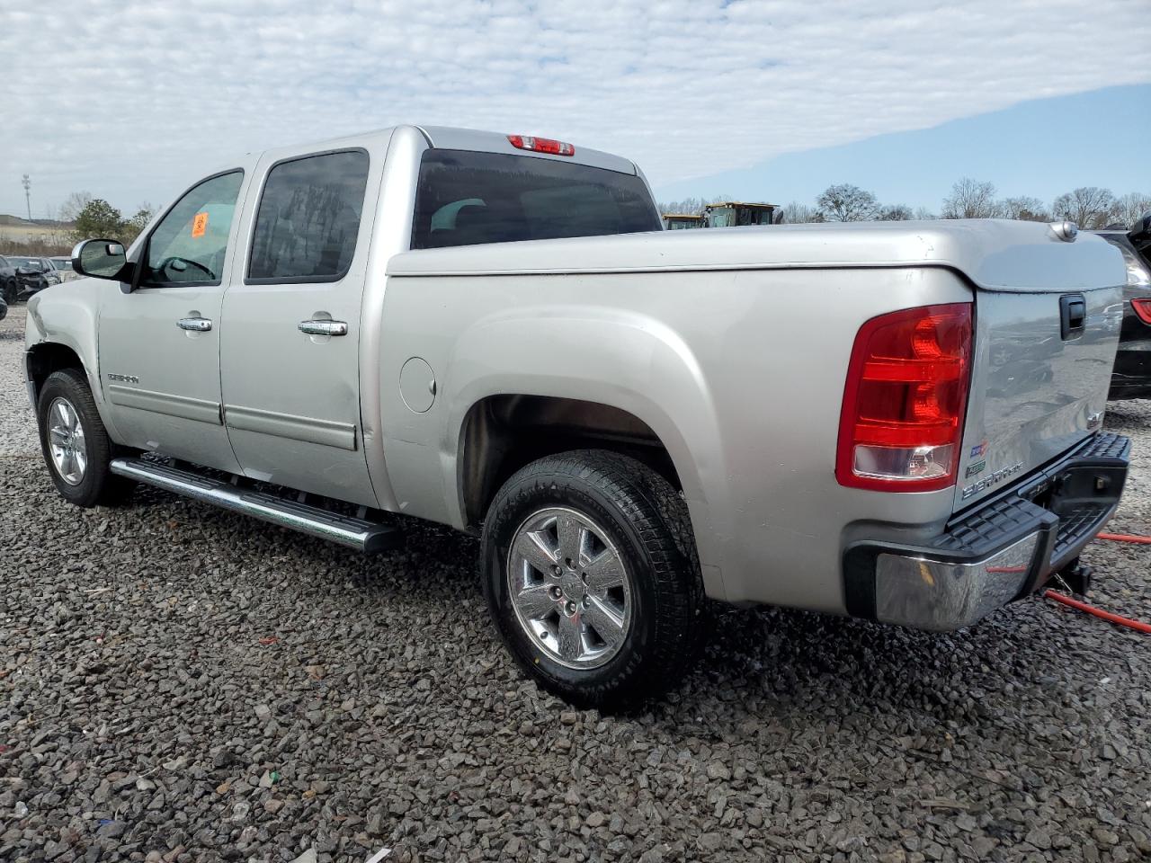 2011 GMC Sierra - Image 2
