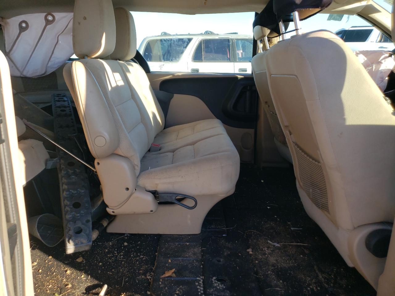 2015 Dodge Caravan - Image 12