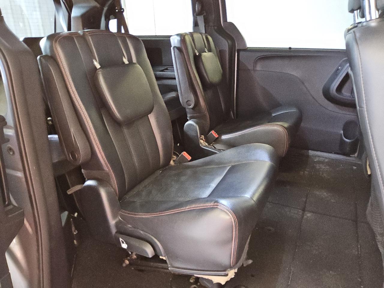 2019 Dodge Caravan - Image 11