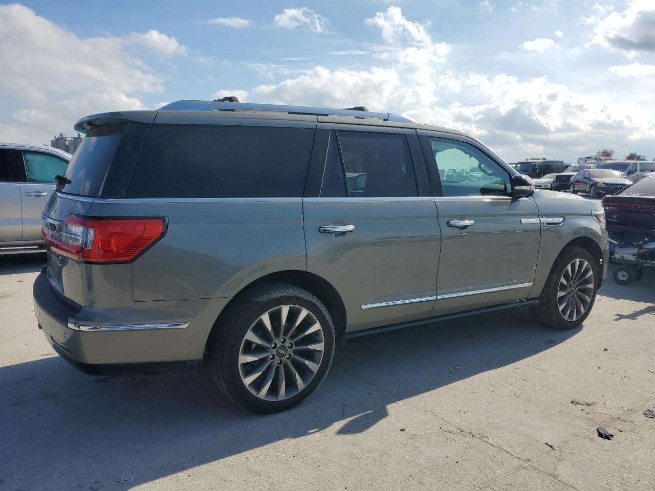 2019 Lincoln Navigator - Image 3