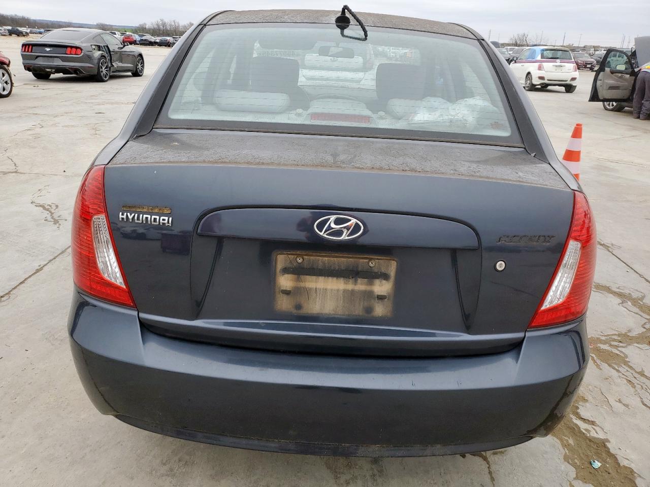 2011 Hyundai Accent - Image 6