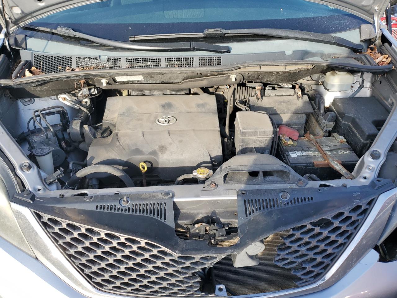 2013 Toyota Sienna - Image 12