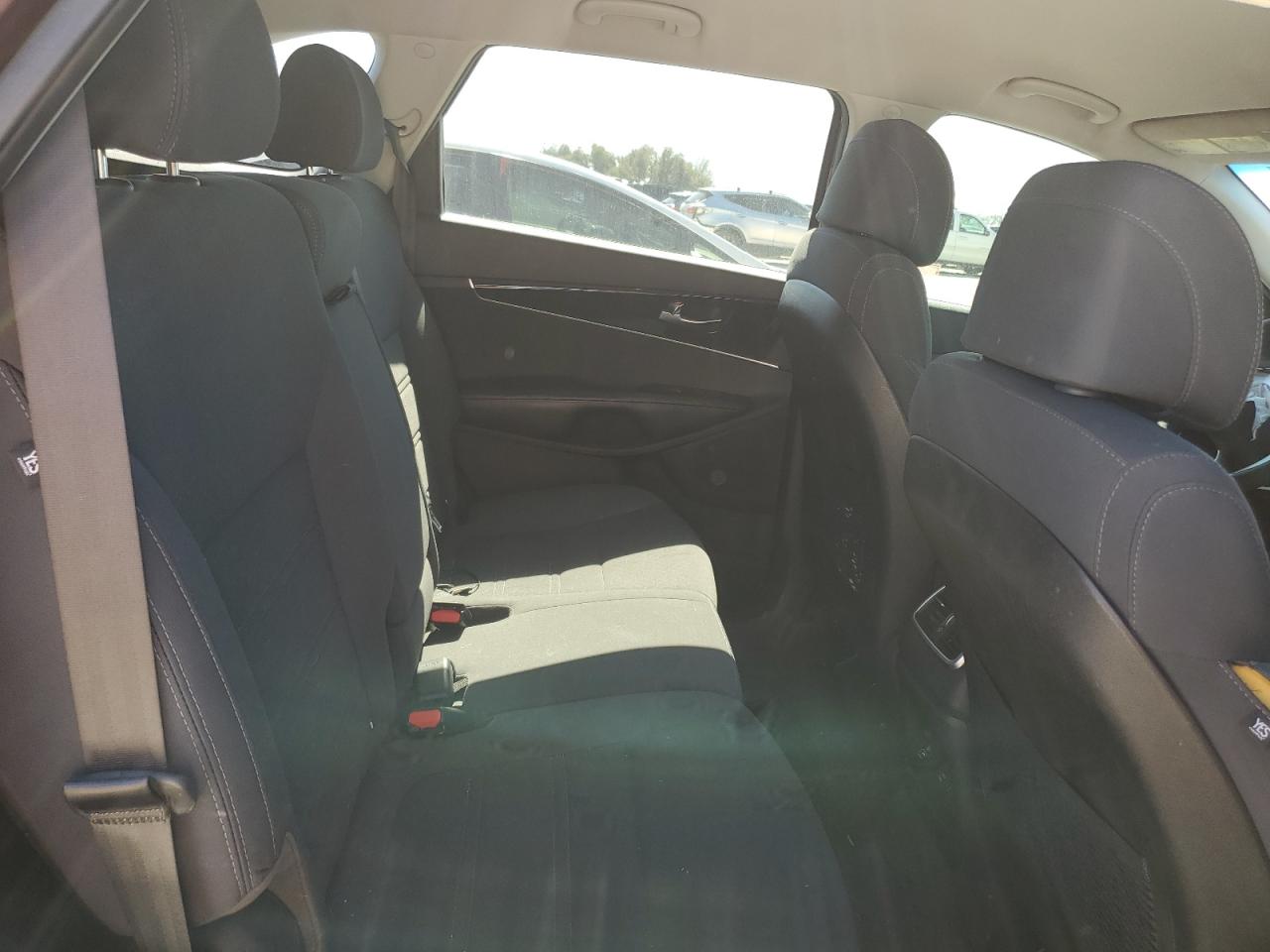 2017 Kia Sorento - Image 11