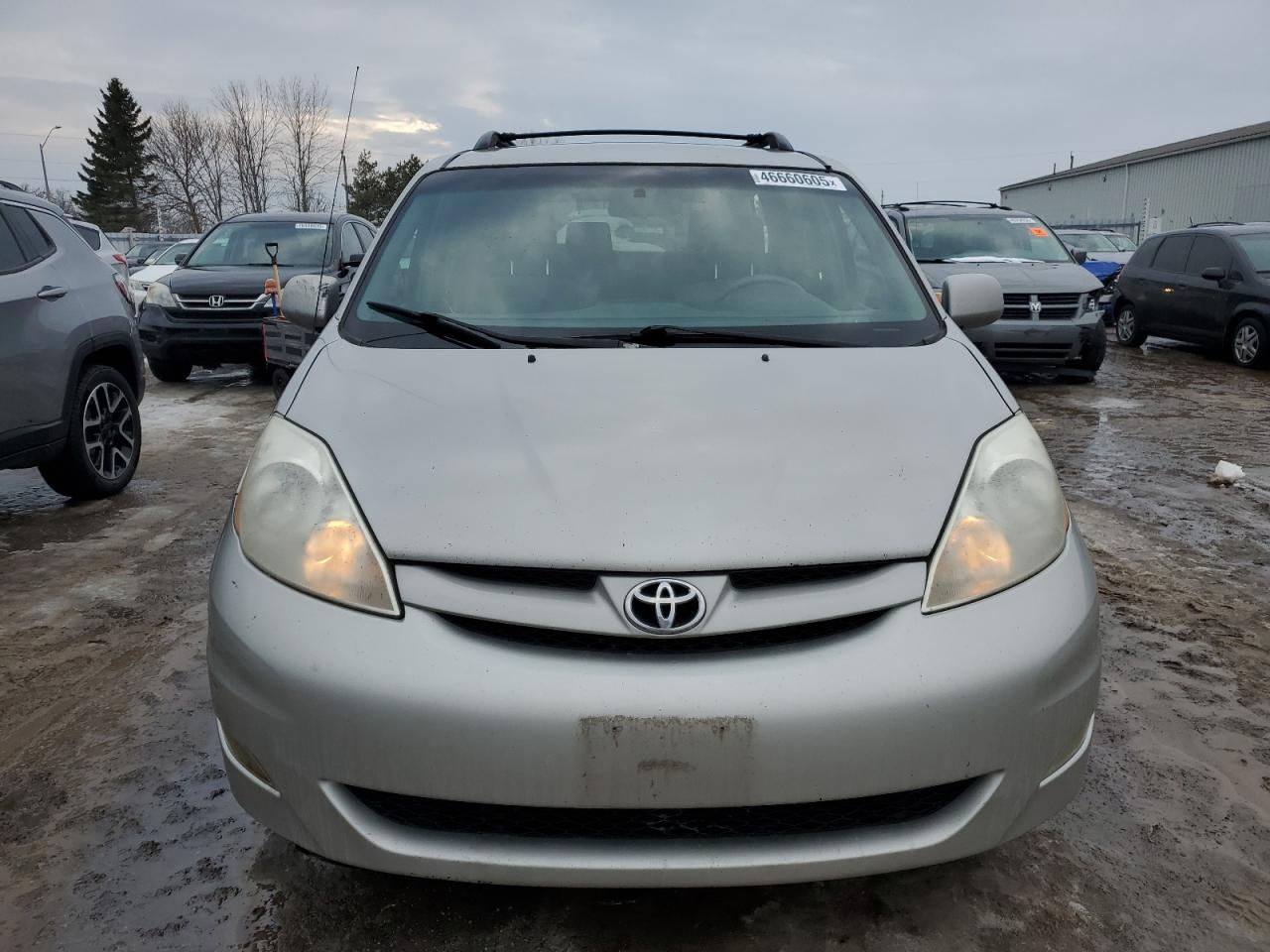 2008 Toyota Sienna - Image 5