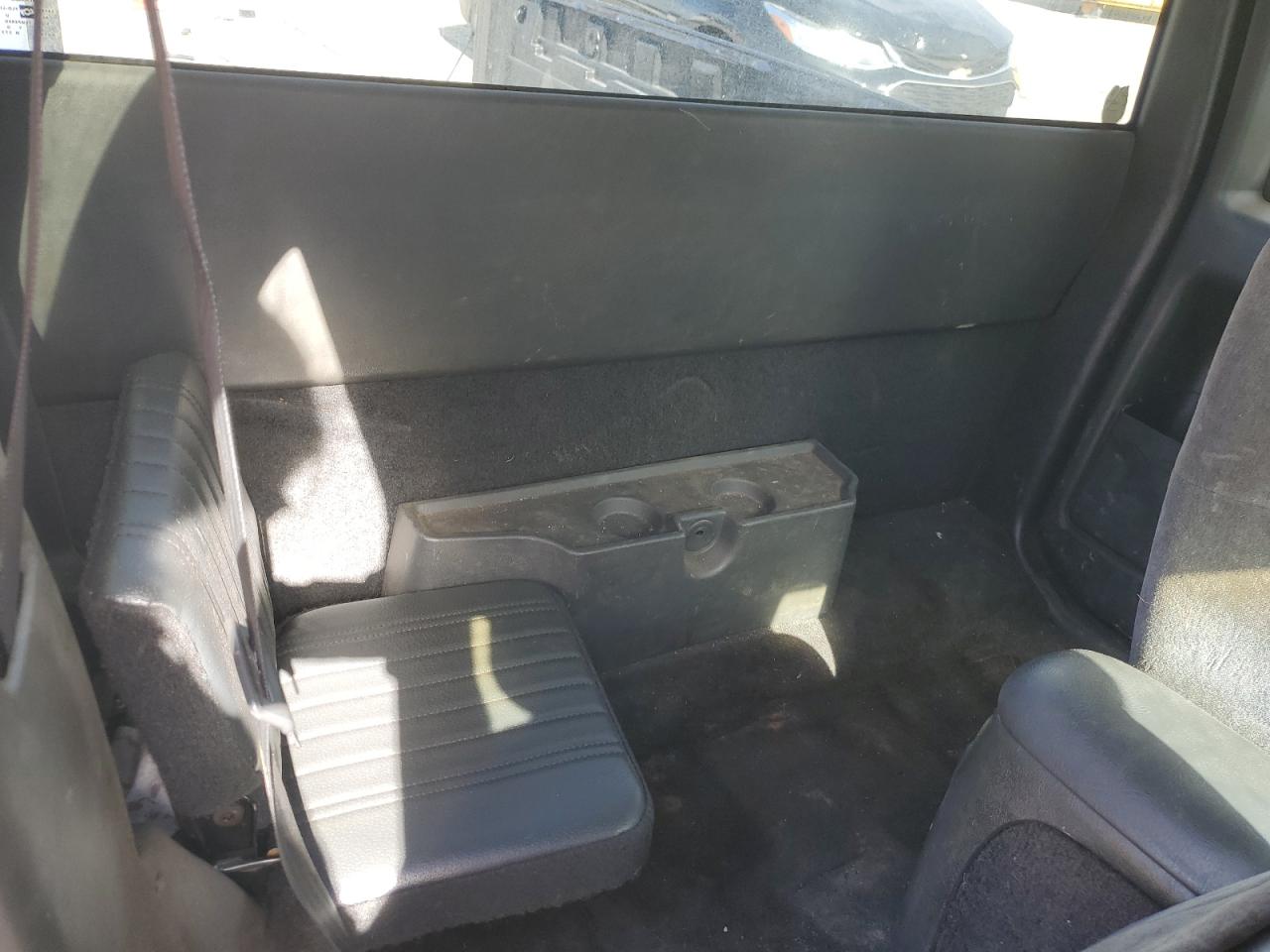 2001 Chevrolet S-10 Pickup - Image 10