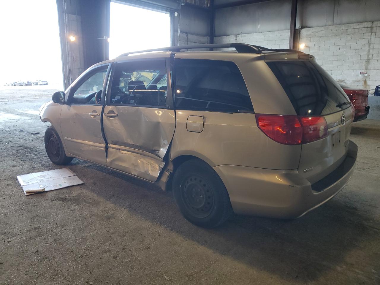 2007 Toyota Sienna - Image 2