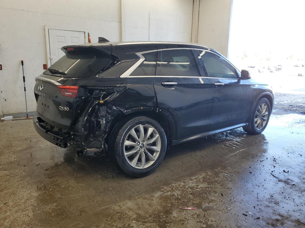 2021 Infiniti QX50 - Image 3
