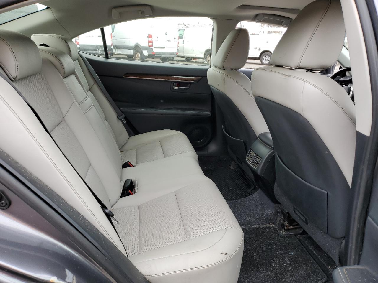 2015 Lexus ES - Image 10