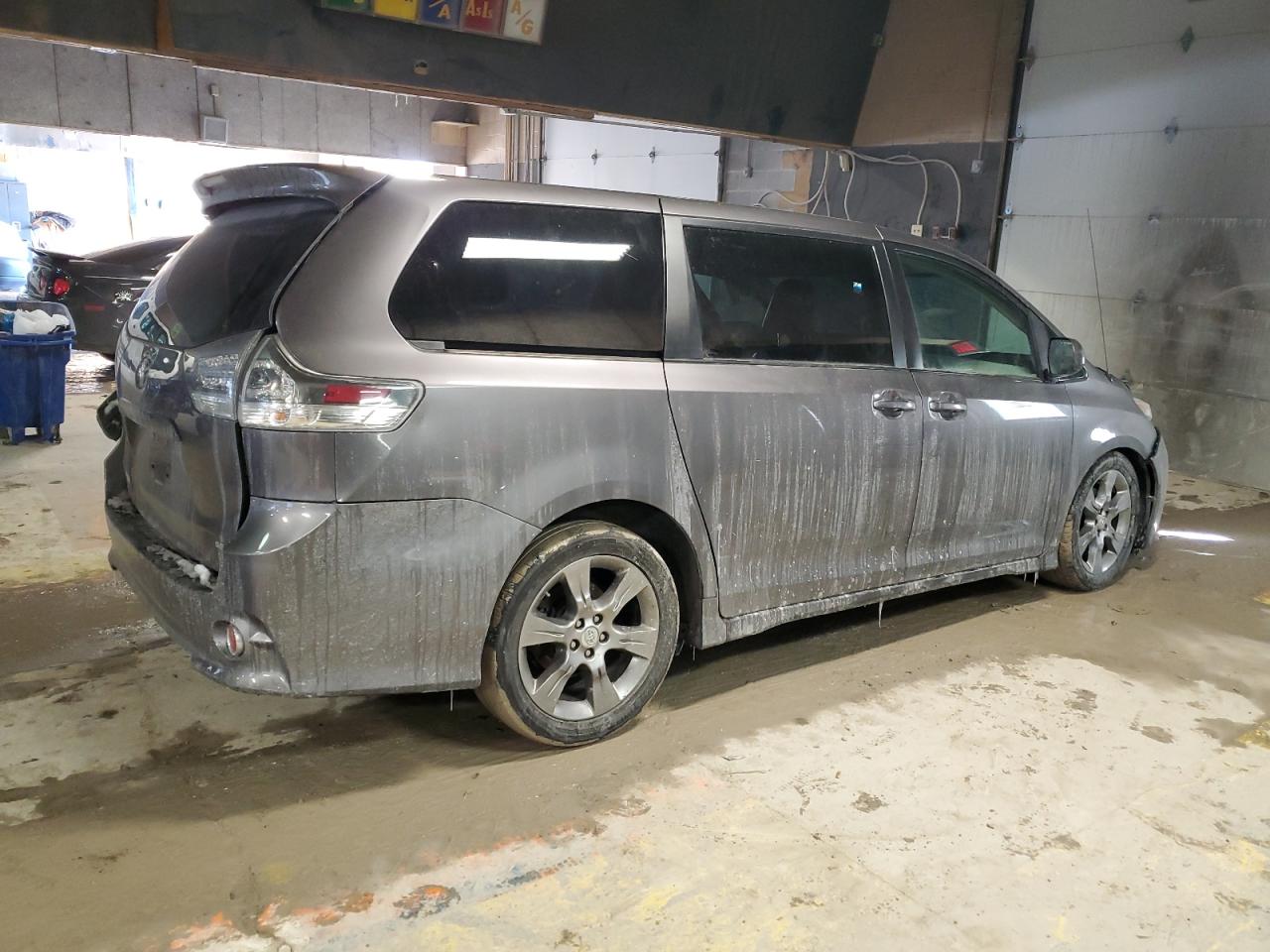 2011 Toyota Sienna - Image 3