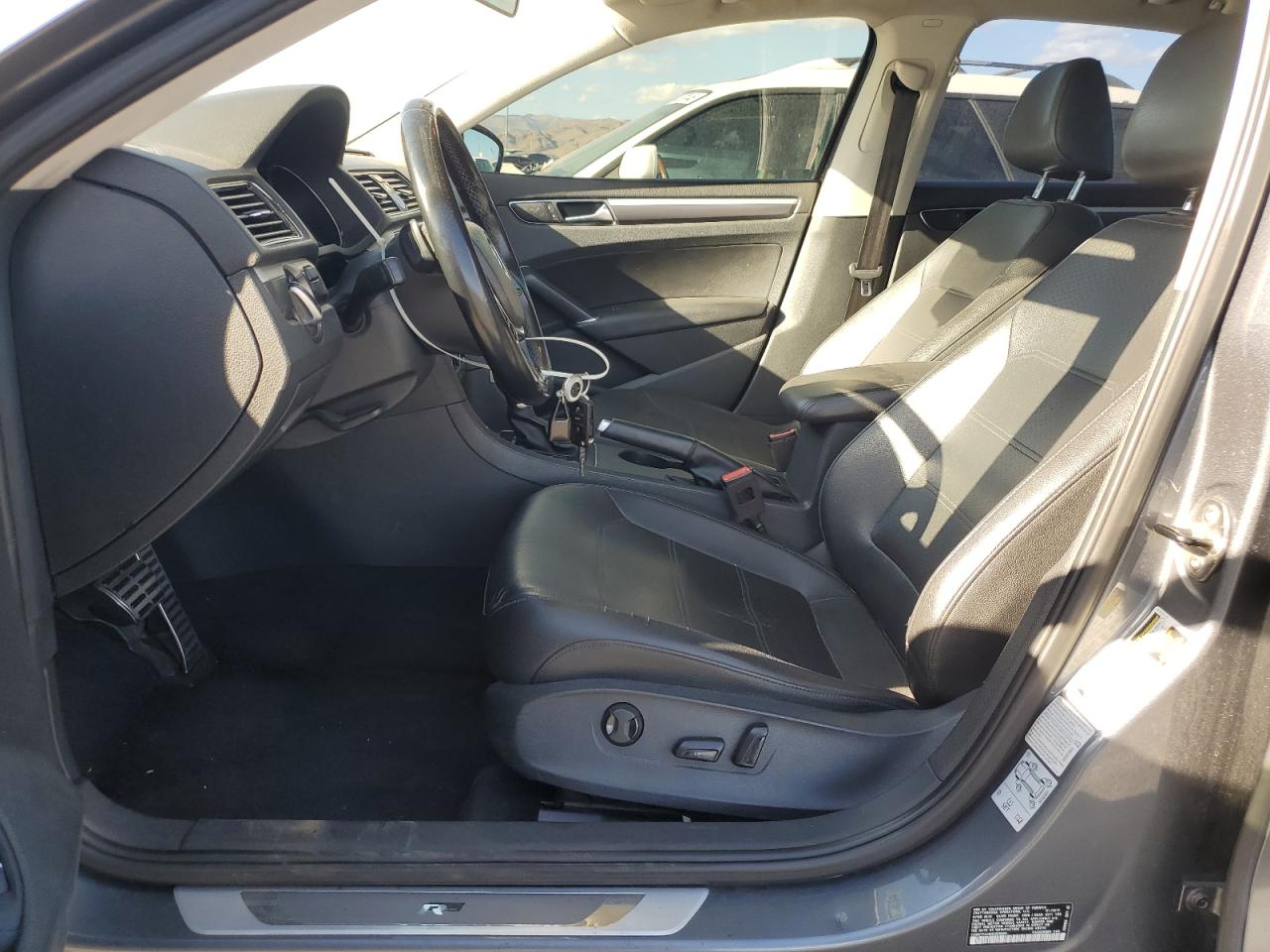 2017 Volkswagen Passat - Image 7