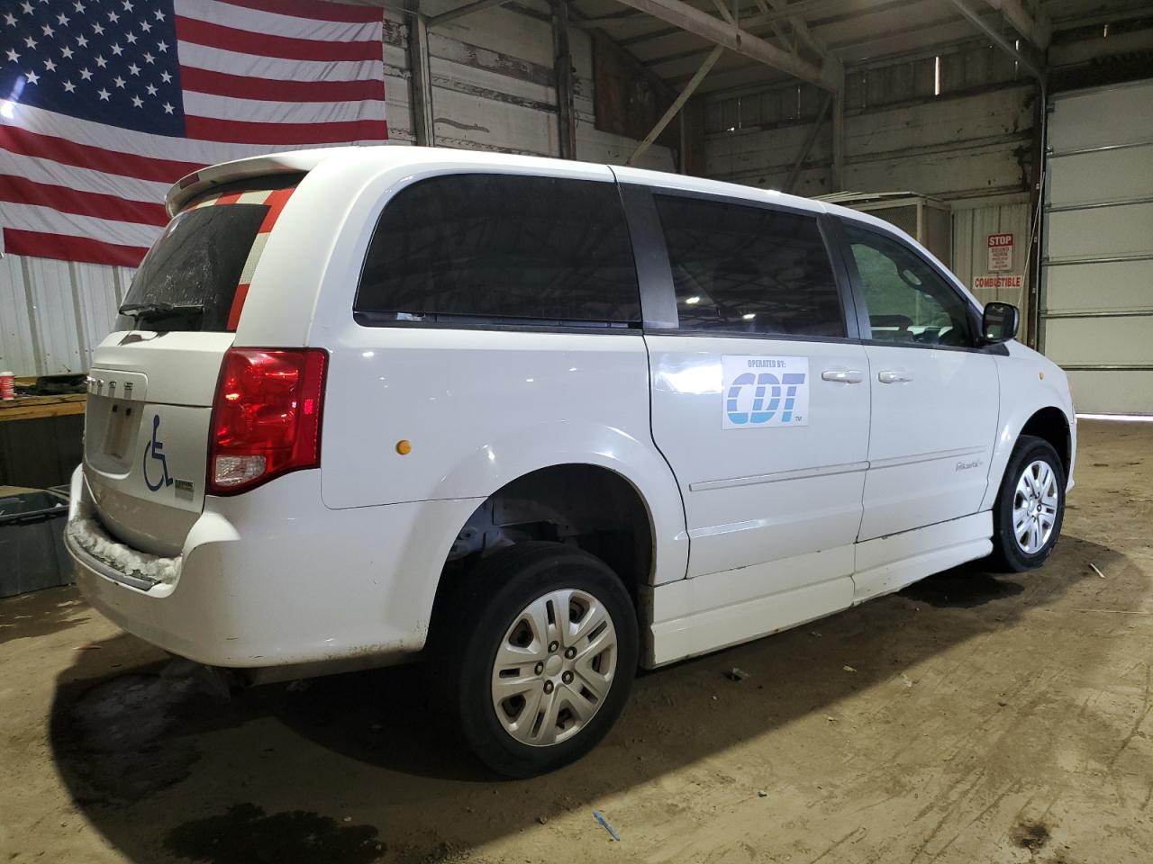 2016 Dodge Caravan - Image 3