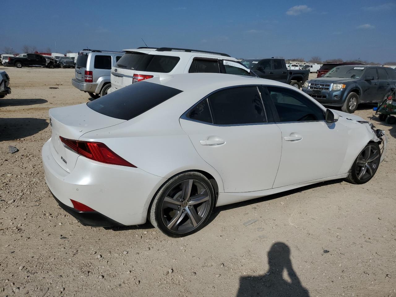 2017 Lexus IS - Image 3