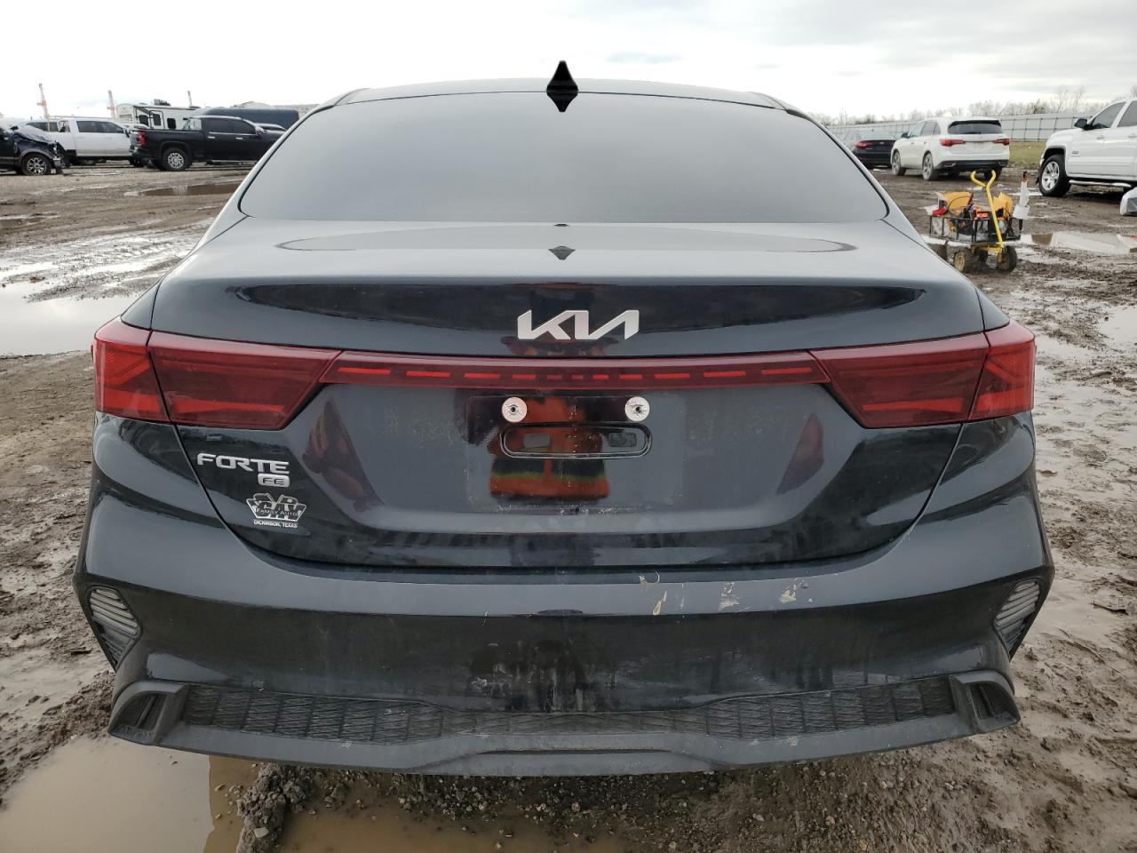2022 Kia Forte - Image 6