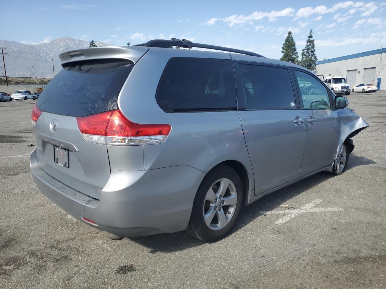 2014 Toyota Sienna - Image 3