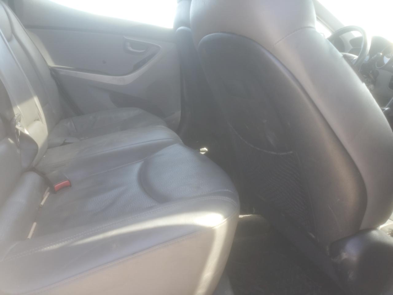 2011 Hyundai Elantra - Image 10