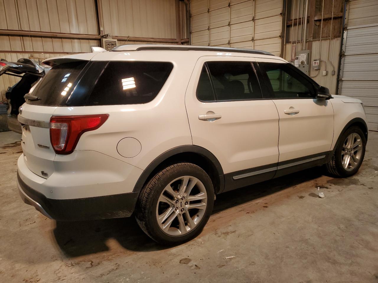 2016 Ford Explorer - Image 3