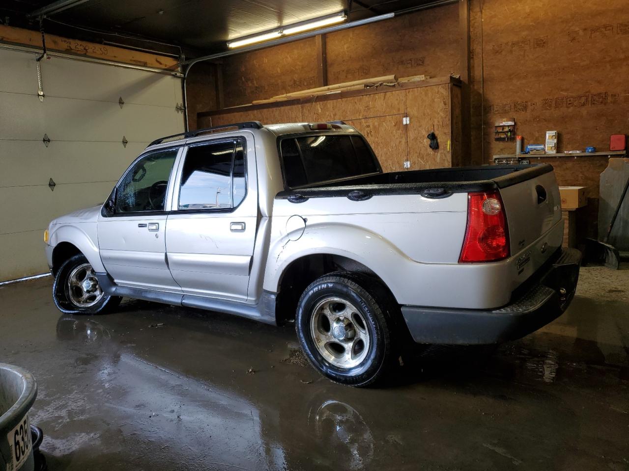 2005 Ford Explorer - Image 2