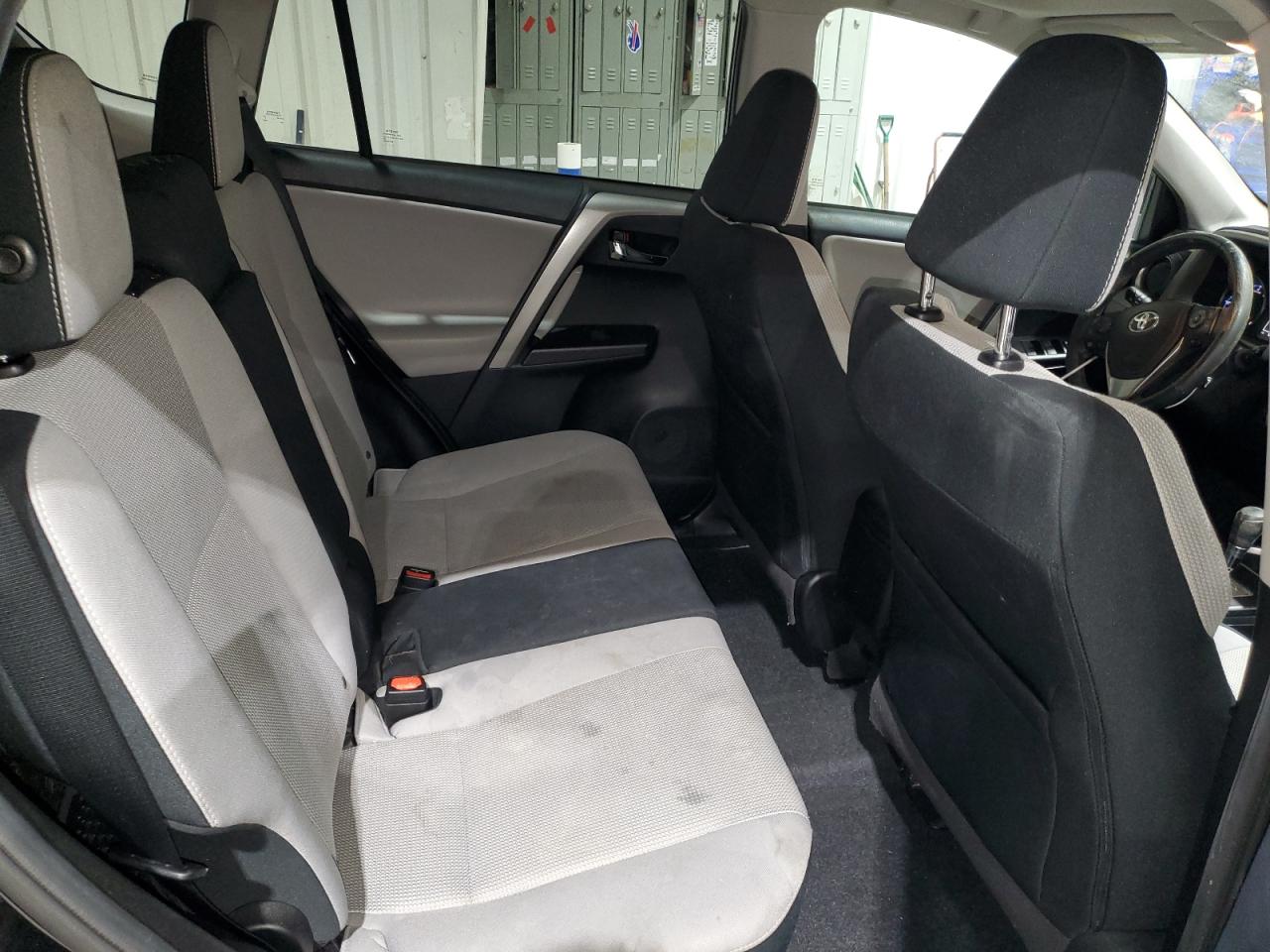 2018 Toyota RAV 4 - Image 11