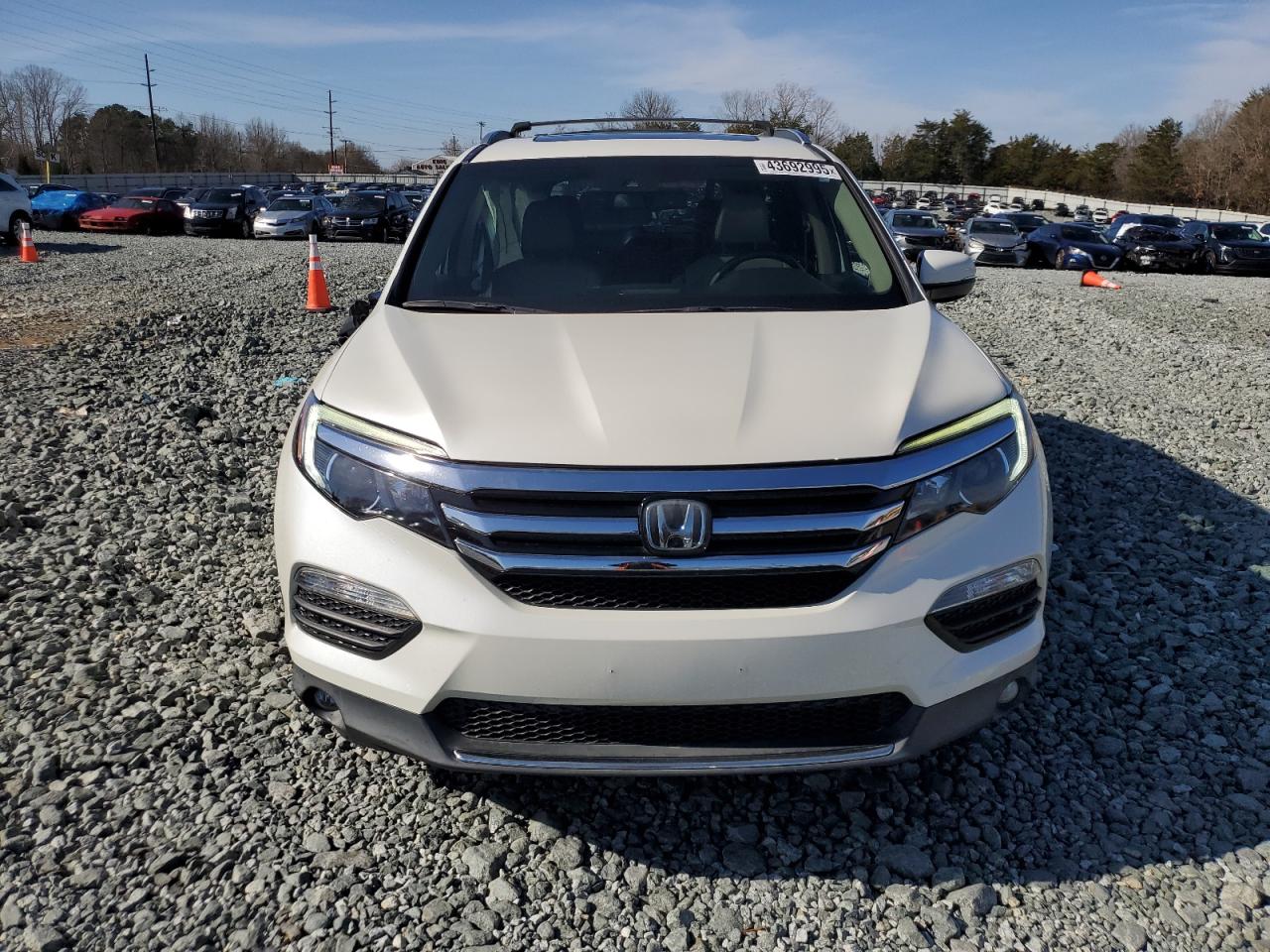 2017 Honda Pilot - Image 5