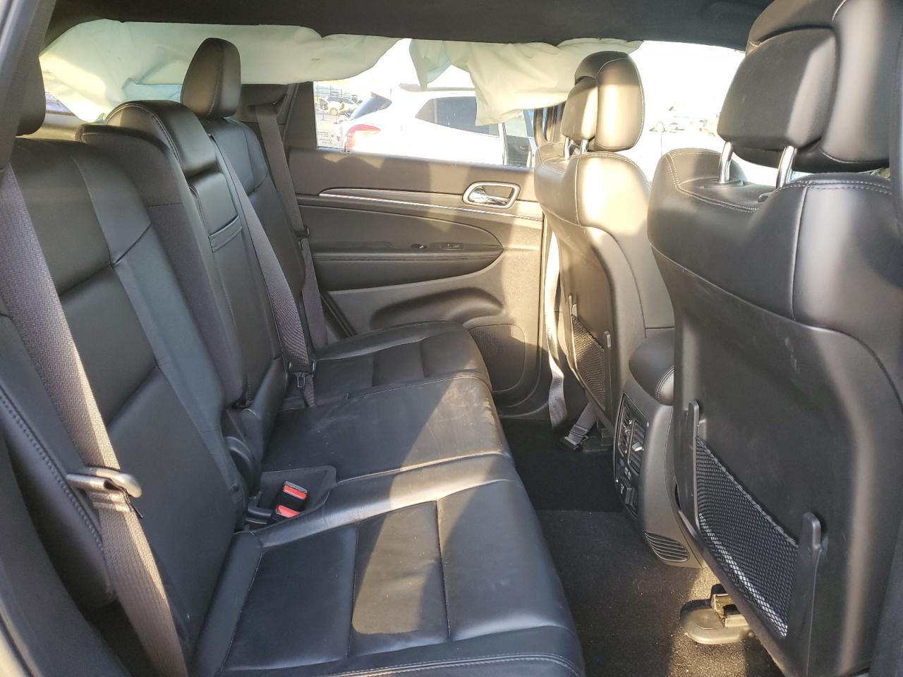 2019 Jeep Grand Cherokee - Image 11