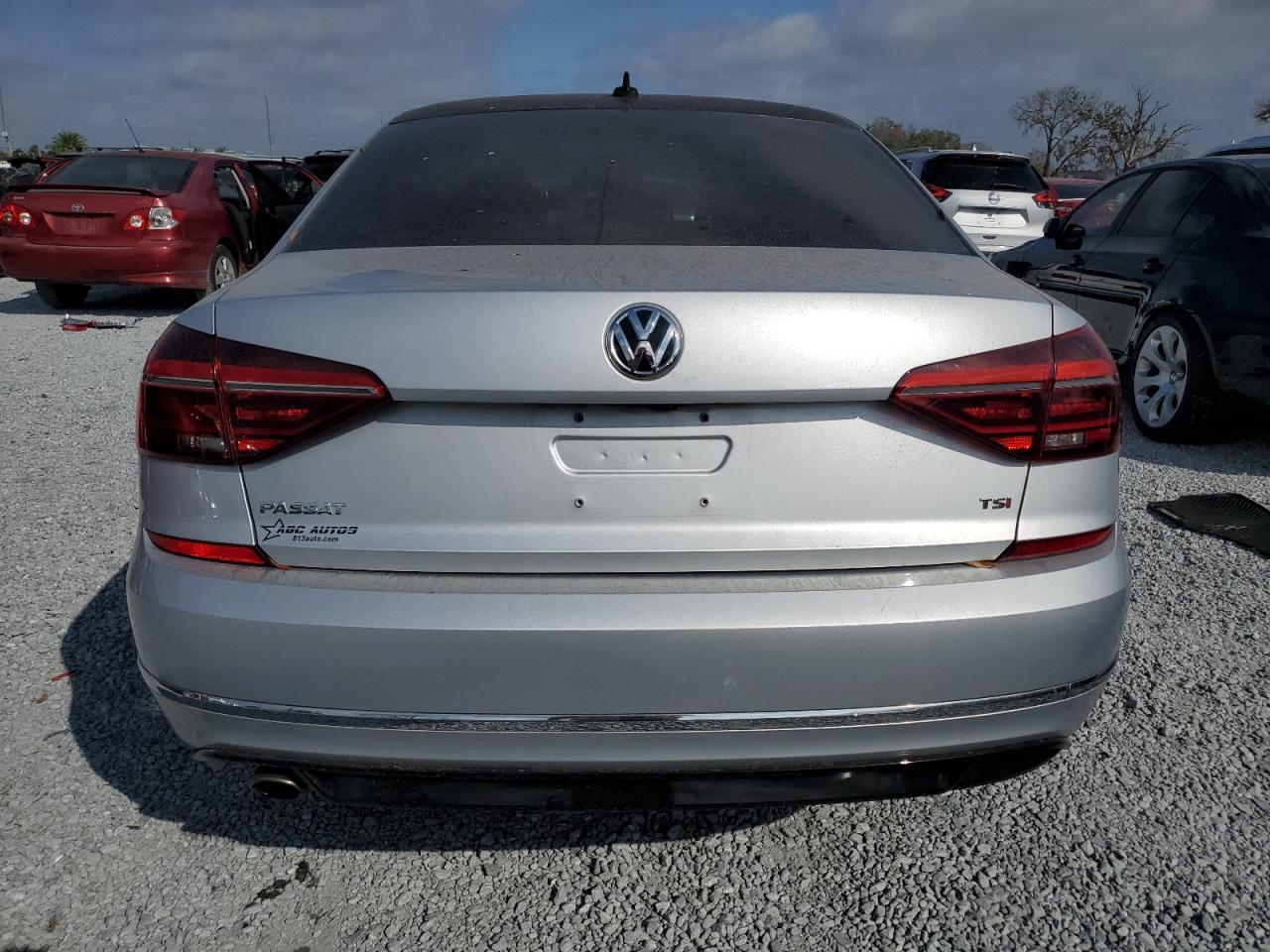 2018 Volkswagen Passat - Image 6