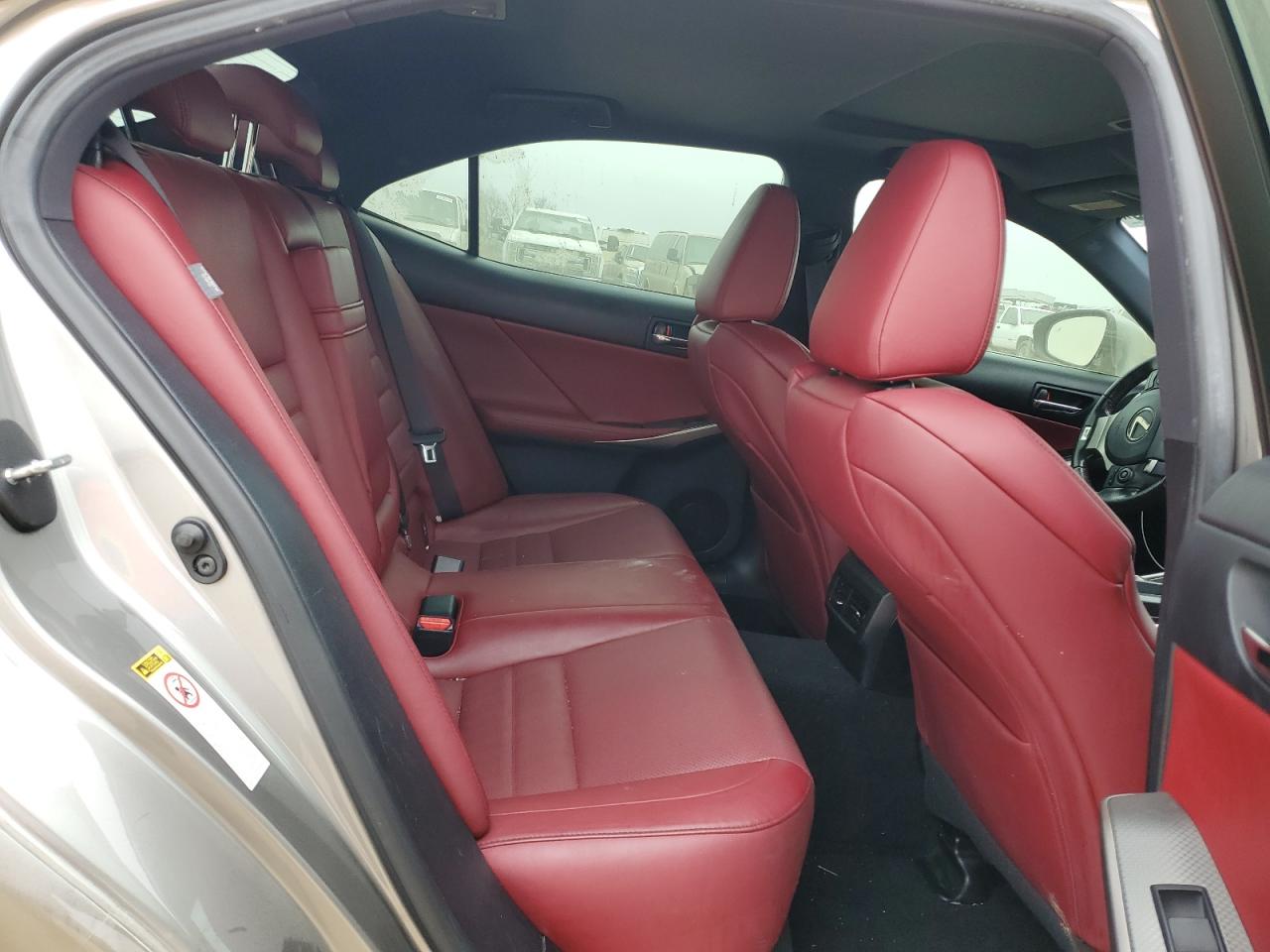 2016 Lexus IS - Image 10