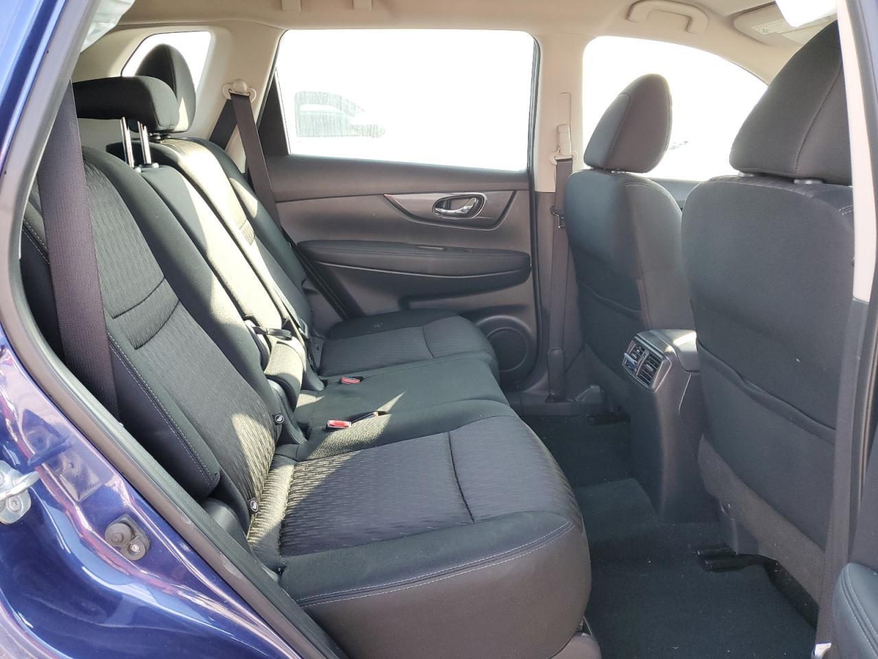 2018 Nissan Rogue - Image 11