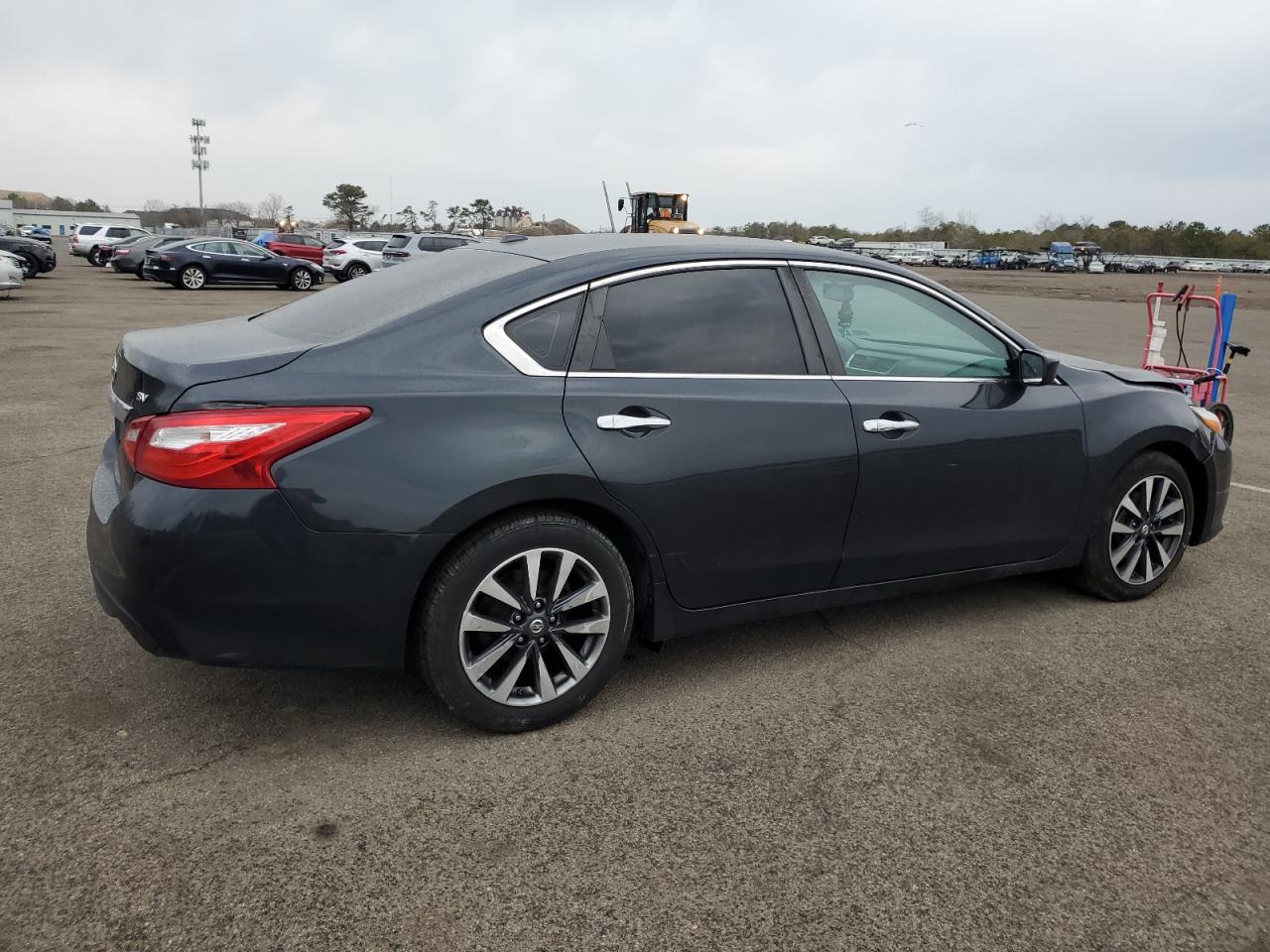 2017 Nissan Altima - Image 3